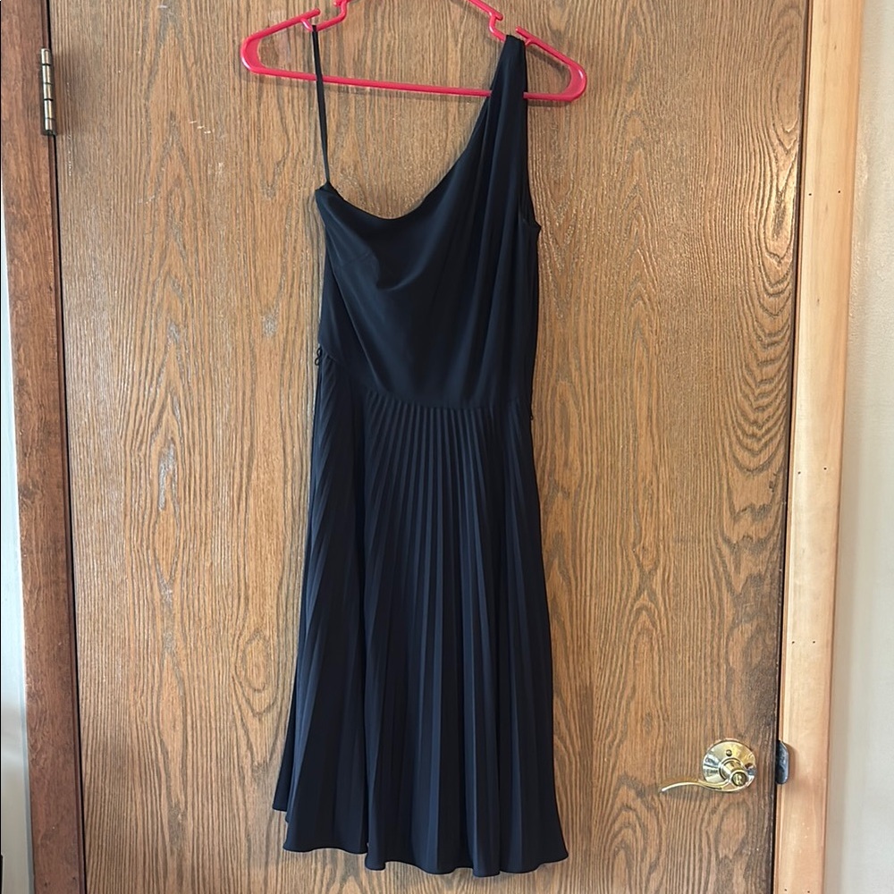 White House Black Market EUC Elegant Black Pleated Dress Size 0